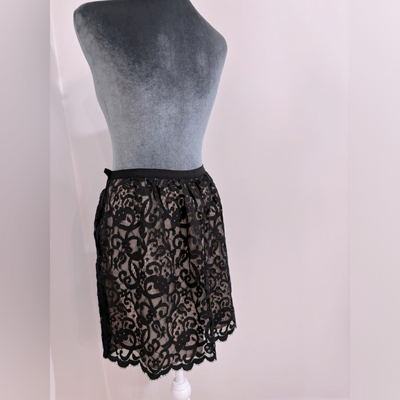 NWT Loft Black Lace Skirt Size 6 *Piece Of Hook Closure Missing - Picture 6 of 12
